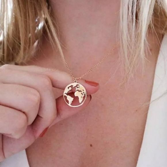 Jewelry - NWOT Gold Globe Map Necklace